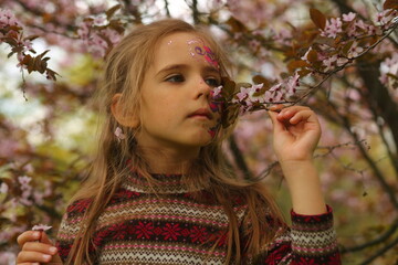 Closeup portrait of a girl enjoying the spring in the public park