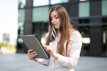 Fototapeta premium Businesswoman using a tablet