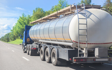 Gas-tank goes on highway