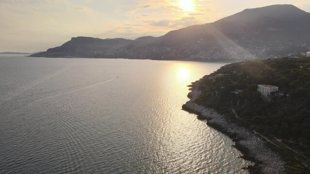 coucher de soleil le soir &agrave; Roquebrune Cap Martin  -Alpes-Maritimes
