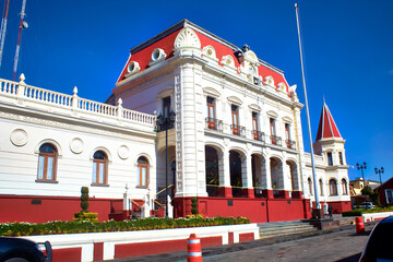 building white and red with british old style of architecture in el oro state of mexico 