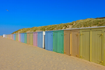 Naklejka premium Little beach cabins at a North Sea