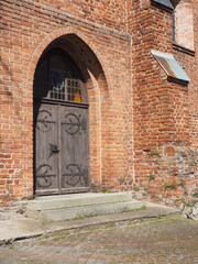 Stare drzwi w kościele