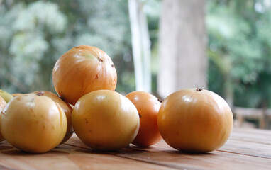 Cambucá fruta endêmica do Brasil e nativa da zona litorânea da Mata Atlântica.