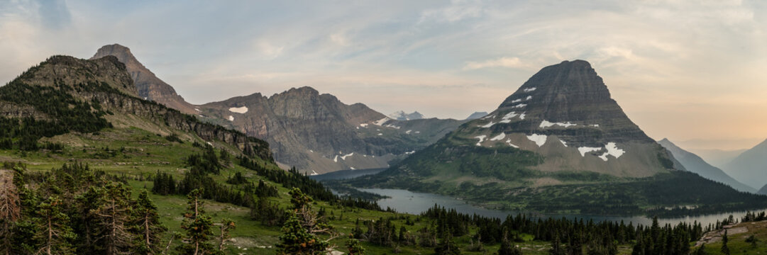 Panorama of Bearhat Mountain and Hidden Lake