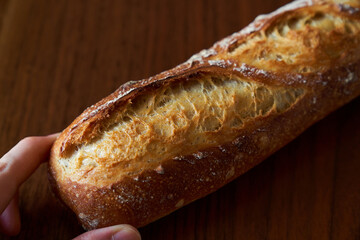 クープの開いたフランスパンバゲット