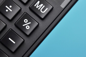 Obraz premium The person clicks on the percent button on the calculator. Profit and loss calculation symbol
