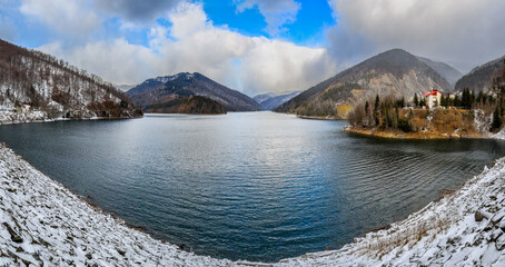 Obraz premium Mountain lake in winter panorama - Rausor Lake, Romania