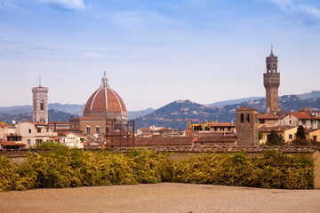 Fototapeta na wymiar Italia, Toscana, Firenze, il giardino di Boboli e veduta della città.