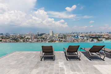 Fototapeta premium Rooftop swimming pool on a high rise building