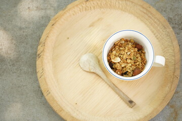 グラノーラの朝食、ナッツ、コーンフレーク、ドライフルーツ、オートミール、シリアル、アーモンド