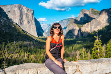 Naklejka premium A young woman at the Tunnel View viewpoint, Yosemite National Park. United States