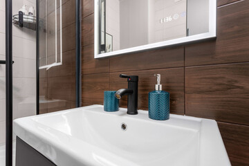 Rectangular sink with black faucet, tumbler and liquid soap dispenser(Изменено)Восстановить исходный вариант