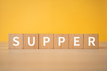 夕食のイメージ｜「SUPPER」と書かれた積み木