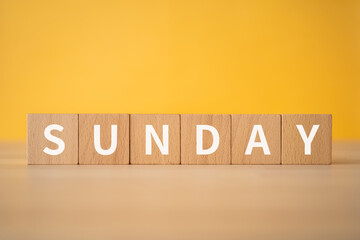 日曜日のイメージ｜「SUNDAY」と書かれた積み木