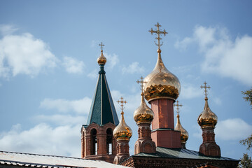 Fototapeta na wymiar Close-up.Russian Christian Orthodox Church with golden domes and a cross against the sky .The concept of Russian Orthodoxy and Christian faith. Copy space
