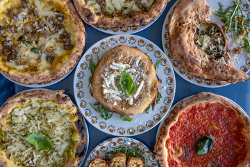 Fototapeta na wymiar pizze italiane di napoli