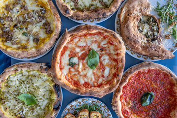 Fototapeta na wymiar pizze italiane di napoli