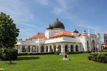 Fototapeta na wymiar The ancient Kapitan Keling mosque in the heritage city of Georgetown in Penang.