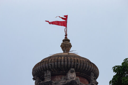 Beautiful shot of the top of a tower with red flag on it in Lingaraja Temple, India