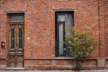 Fototapeta na wymiar old brick house in San Antonio de Areco, Buenos Aires, Argentina