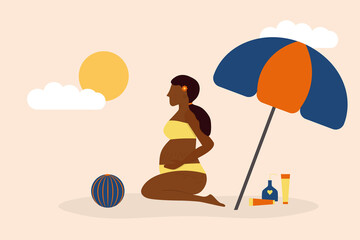 Illustration vectorielle d'une femme enceinte à la plage avec des produits de soin. Illustration autour de la grossesse et de la maternité. Femme enceinte avec des vergetures qui tient son ventre.	