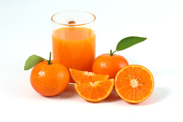 oranges, halved oranges, healthy fruit, mandarin oranges, orange juice in glass, vitamin C, against a white background with refreshing drops of water