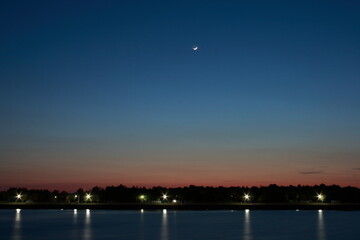 日本 新舞子の夕焼けと三日月