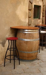 Fototapeta premium Italy, Tuscany: Tables and chairs of old brasserie.