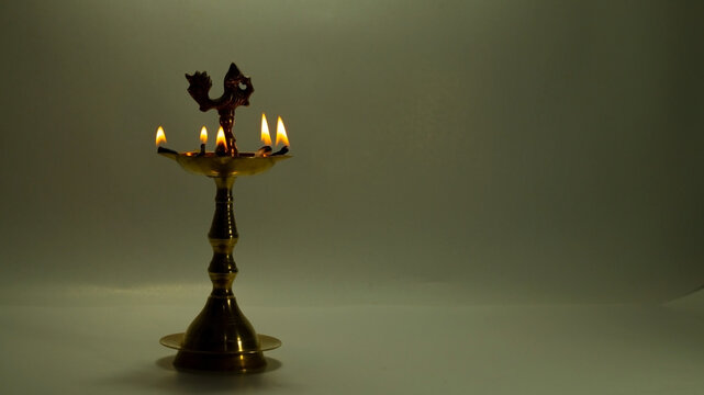 File:Brass Nilavilakku Kerala Oil Lamp.jpg - Wikipedia