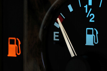 Naklejka premium fuel gauge in car dashboard in illuminated night mode - empty