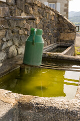 Fontaine de la commune de Mazerat-Aurouze, Département de Haute-Loire, Région...