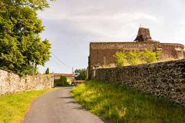 Église à fenêtres étroites, Mazerat-Aurouze, Haute-Loire, Auvergne-Rhône-Alpes, France