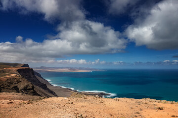 Krajobraz morski. Widok na ocean z wyspy kanaryjskiej, Lanzarote	