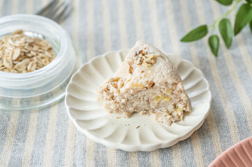 手作りのオートミール蒸しケーキ