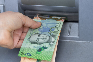 Costa Rica cash withdrawn from an ATM, Highest denominations, Economic concept related to inflation...