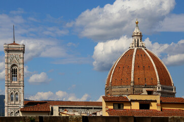 Fototapeta premium Big Dome of Brunelleschi Artist on the Cathedral of Florence city in Italy in Europe