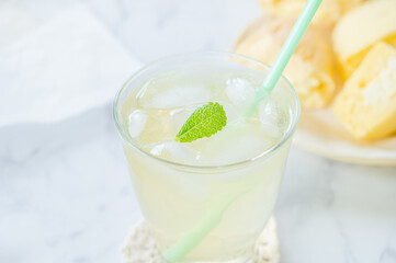 冷たいレモネード