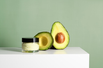 Cream jar with avocado - 502455219