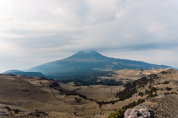 Fototapeta na wymiar Popocatepetl volcano, as viewed from high on neighboring Iztaccihuatl