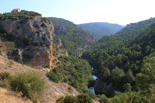 Views of the J&uacute;car river from the "Ventano del diablo" viewpoint, in Villalba de la Sierra (Cuenca)