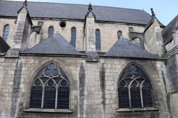 L'église catholique Saint Pierre, vue de l'extérieur, ville de Bourges, département du Cher, France
