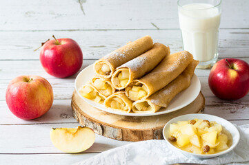 Crepes with caramelized apples and raisin