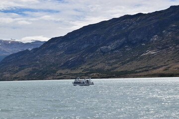 Lago e barco