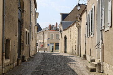 Fototapeta na wymiar Vieille rue typique, ville de Bourges, département du Cher, France