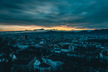 Sonnenuntergang über den Dächern von Graz