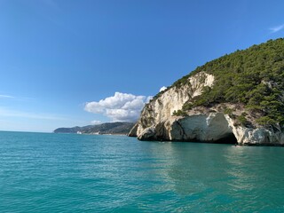 Küste Apulien - Gargano Nationalpark - Kalksteinfelsen am Meer - Adria in Italien, Europa