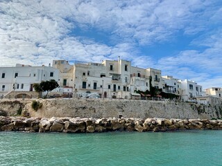 Vieste – Stadt in Italien an der Adria Küste von Apulien am Meer - Wohnhäuser am Strand