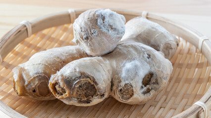 白カビの生えてしまった生姜