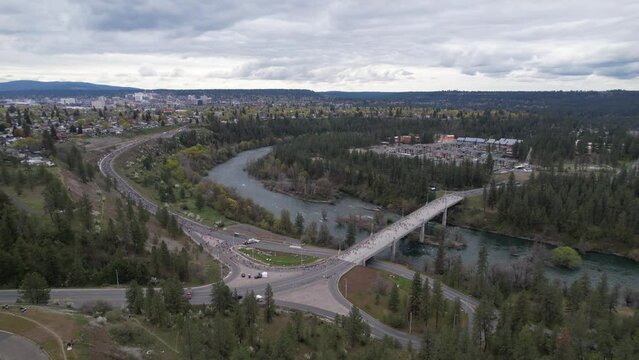 runners and the river
